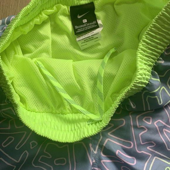 Nike Swim Trunks YXL Gray and Lime mesh liner - Picture 5 of 6